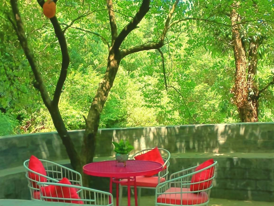 Aamod At Shoghi Luxury Cottage Resort Shimla Extérieur photo