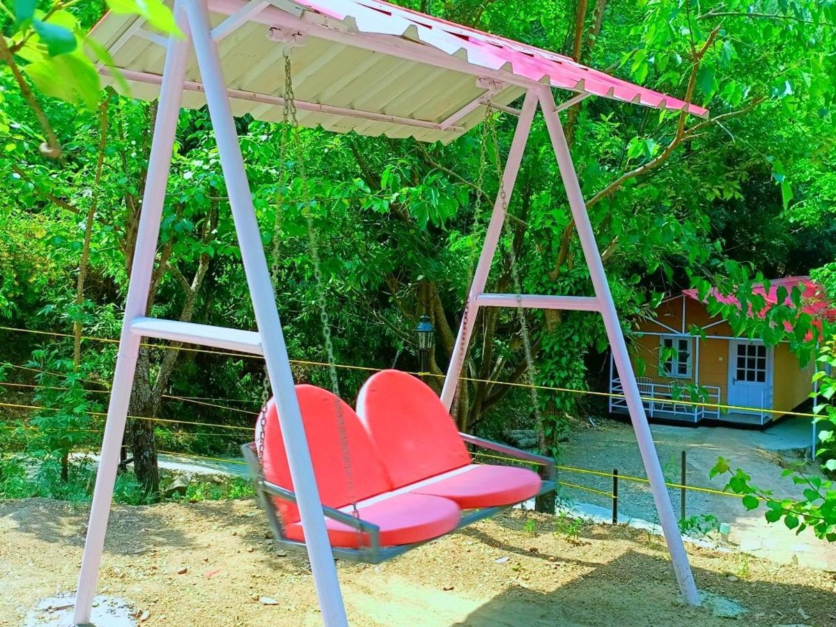Aamod At Shoghi Luxury Cottage Resort Shimla Extérieur photo