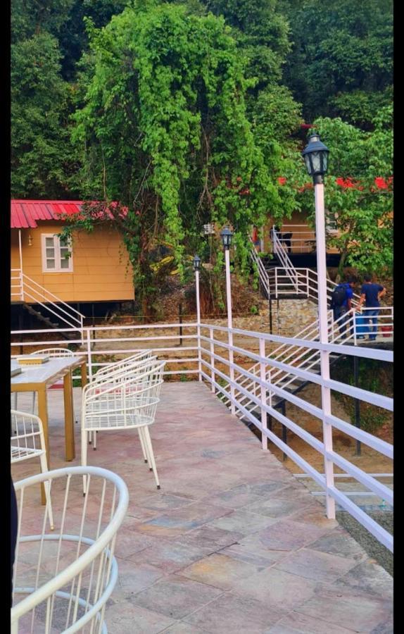 Aamod At Shoghi Luxury Cottage Resort Shimla Extérieur photo